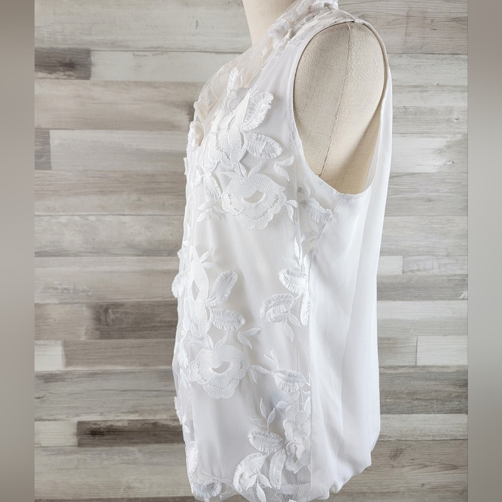 Liz Claiborne Career White Floral Lace Sleeveless Deep VNeck Blouse Size Medium - Picture 4 of 16